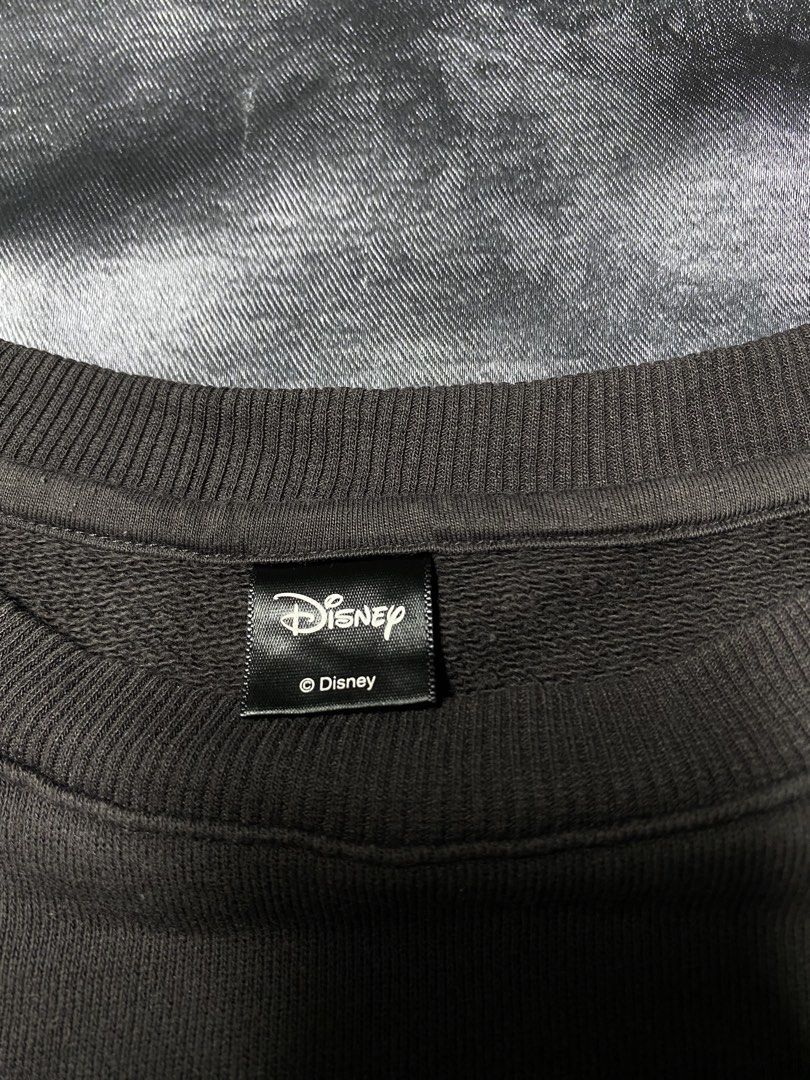 Disney Chip and Dale Sweater (Category: Coats, Jackets and Outerwear) located in General Trias. Submitted by kevinthriftshop (Listing ID 1469659518, Image 3). Description: .