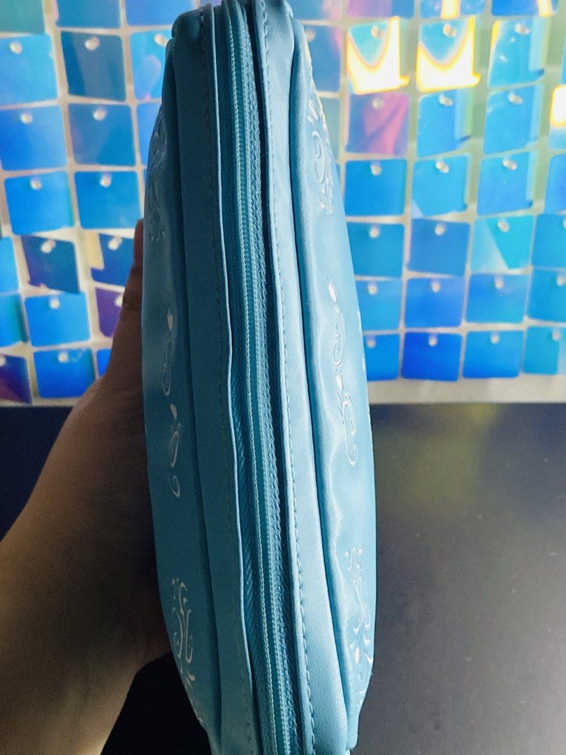 Disney Frozen Pouch (Category: Character Goods) located in Manila. Submitted by kawaii_omocha_est2020 (Listing ID 1469724740, Image 3). Description: .