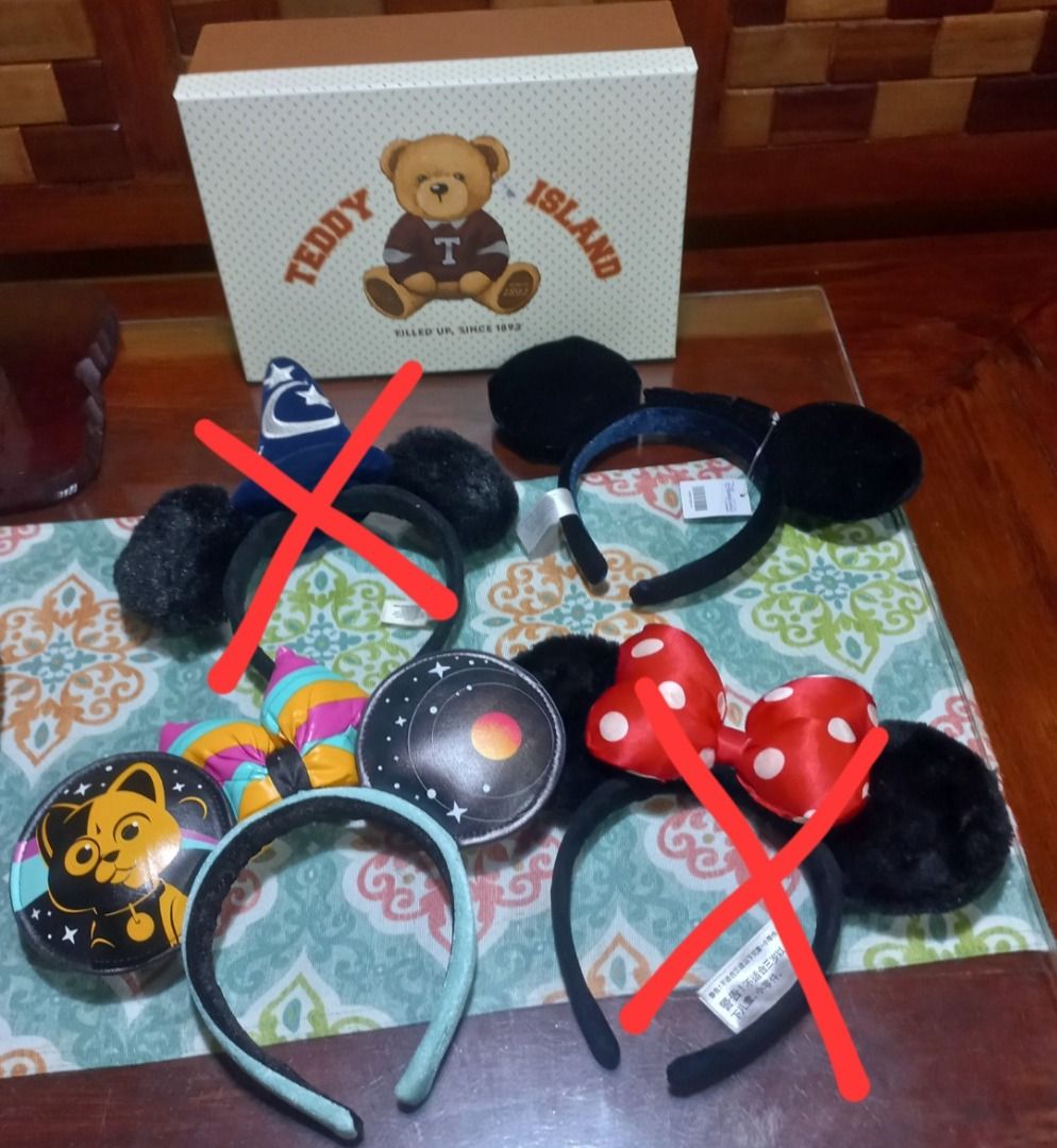 Disney Mickey & Minnie Mouse Ear Headbands (Category: Hair Accessories) located in Pugo. Submitted by mhylee_fang1989 (Listing ID 1469683982, Image 1). Description: .