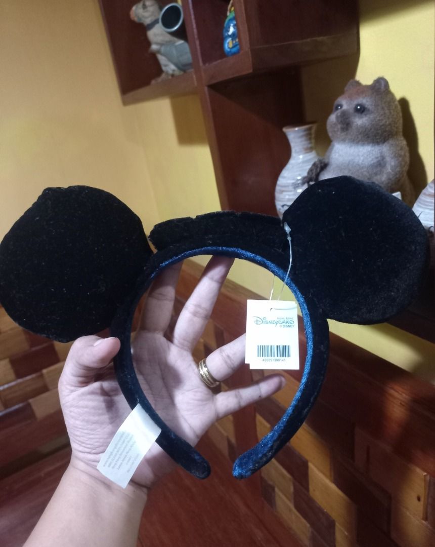 Disney Mickey & Minnie Mouse Ear Headbands (Category: Hair Accessories) located in Pugo. Submitted by mhylee_fang1989 (Listing ID 1469683982, Image 3). Description: .