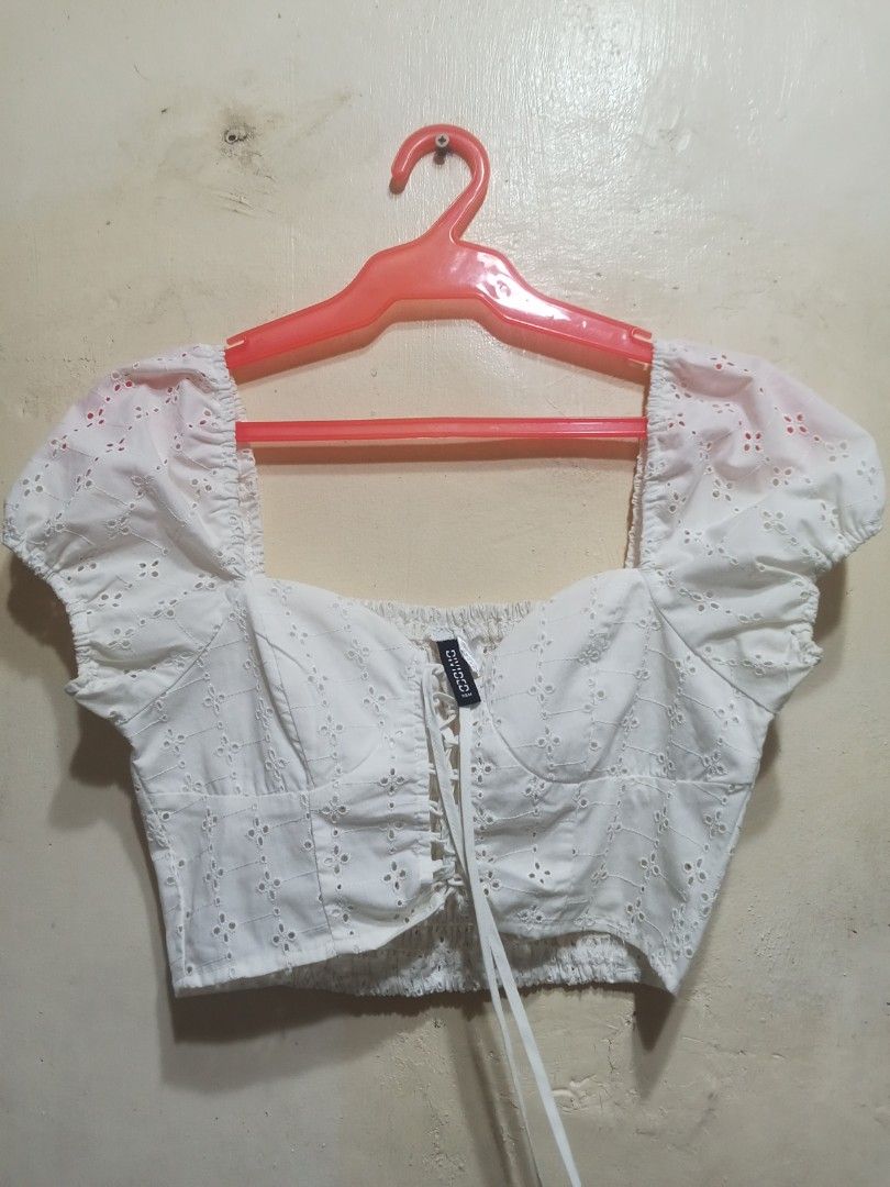 Divided by H&M Cropped Top (Category: Others Tops) located in Quezon City. Submitted by wisdomsophia (Listing ID 1469597942, Image 1). Description: Eyelet Design with Garterized Back Color: White Width: 14.5".