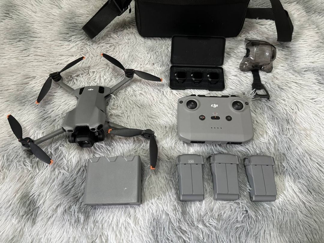 DJI Mini 5 Pro FMC fly more combo (Category: Drones) located in Manila. Submitted by gadjetseller122889 (Listing ID 1469657261, Image 1). Description: DJI Mini 5 Pro FMC fly more combo Aircraft Original controller DJI RC-N3 Flight battery x3 Two way charging hub Shoulder bag ND Filter Set 6 set of propeller Cycle count 4, 6, 6 No issue all working. Yung original controller lang na ksama ang pwede gamitin hindi pwede iba Meet up Q.C Batasan, Commo