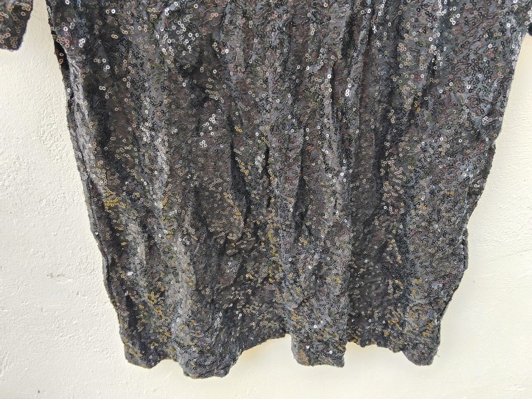 DKNY Black Sequin Short Sleeve T-Shirt (Category: Shirts) located in City of Isabela. Submitted by jasheverything (Listing ID 1469719463, Image 3). Description: - Brand: DKNY - Style: Short sleeve t-shirt covered in small sequins (front and back) - Color: Black - Size: Small - Material: 95% cotton, 5% spandex (soft with a bit of stretch) - Neckline: Ribbed crew neck - Care Instructions: Machine wash cold, gentle cycle Excellent Condition No Issue