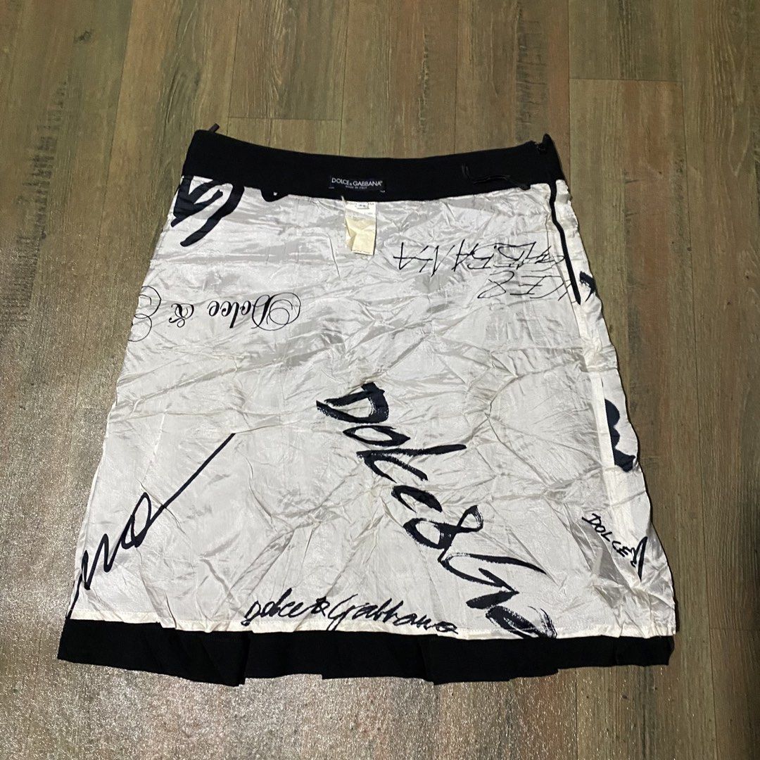 Dolce & gabbana skirt (Category: Skirts) located in Manila. Submitted by thriftfindsbyshei-2nd (Listing ID 1469701378, Image 3). Description: Need wash Size and length are on the photos Accepting higher offers.