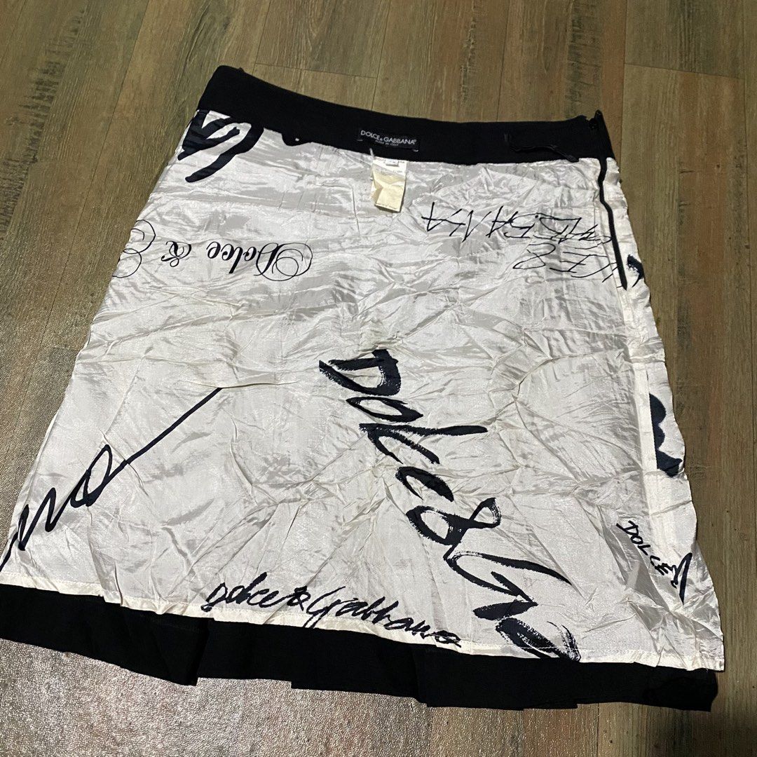 Dolce & gabbana skirt (Category: Skirts) located in Manila. Submitted by thriftfindsbyshei-2nd (Listing ID 1469701378, Image 2). Description: Need wash Size and length are on the photos Accepting higher offers.
