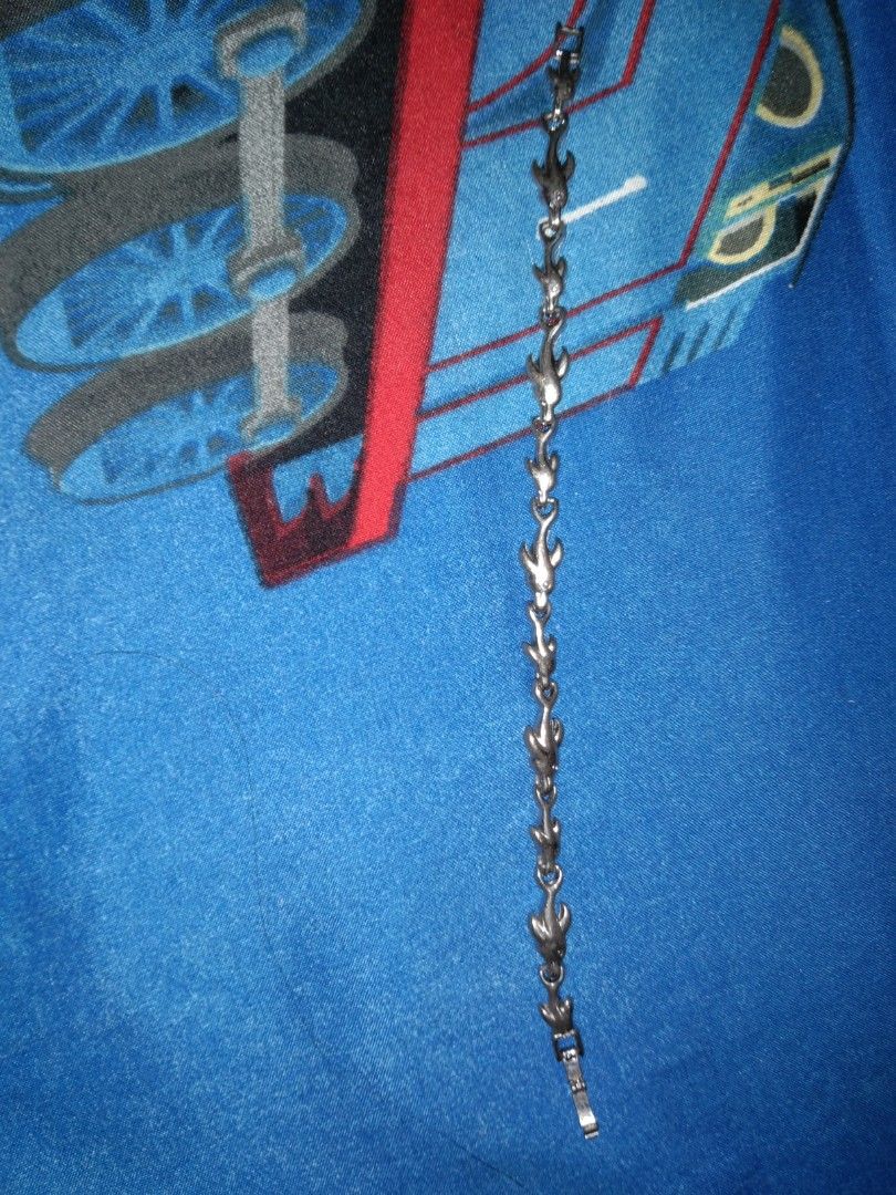 Dolphin stainless bracelet (Category: Bracelets) located in Quezon City. Submitted by eidorableshop (Listing ID 1469711522, Image 1). Description: .