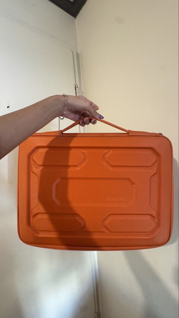 DOMISO Orange Hard Shell Laptop Briefcase Case (Category: Laptop Bags & Sleeves) located in Makati City. Submitted by marykay05 (Listing ID 1469627747, Image 1). Description: will wipe clean once bought :) can fit 15.6++ laptops. bought in US. .