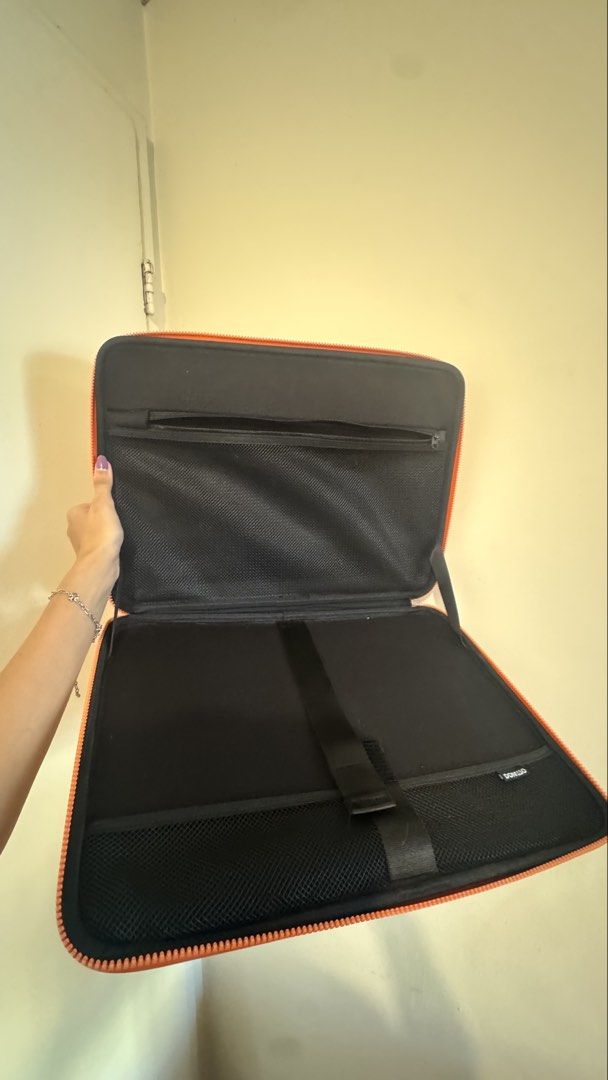 DOMISO Orange Hard Shell Laptop Briefcase Case (Category: Laptop Bags & Sleeves) located in Makati City. Submitted by marykay05 (Listing ID 1469627747, Image 2). Description: will wipe clean once bought :) can fit 15.6++ laptops. bought in US. .
