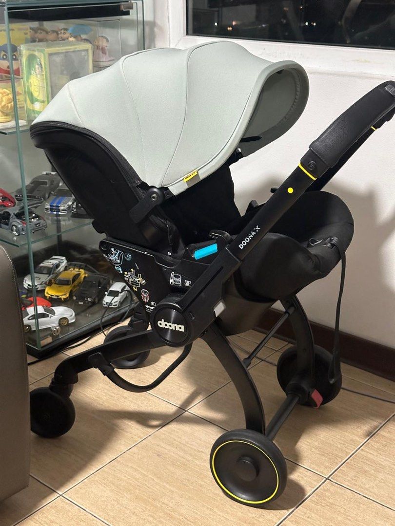 Doona x (Category: Strollers) located in Mandaluyong City. Submitted by ryugarage (Listing ID 1469633536, Image 3). Description: Doona x Carseat Stroller Carrier Airport use 21k Bnew price 43k.