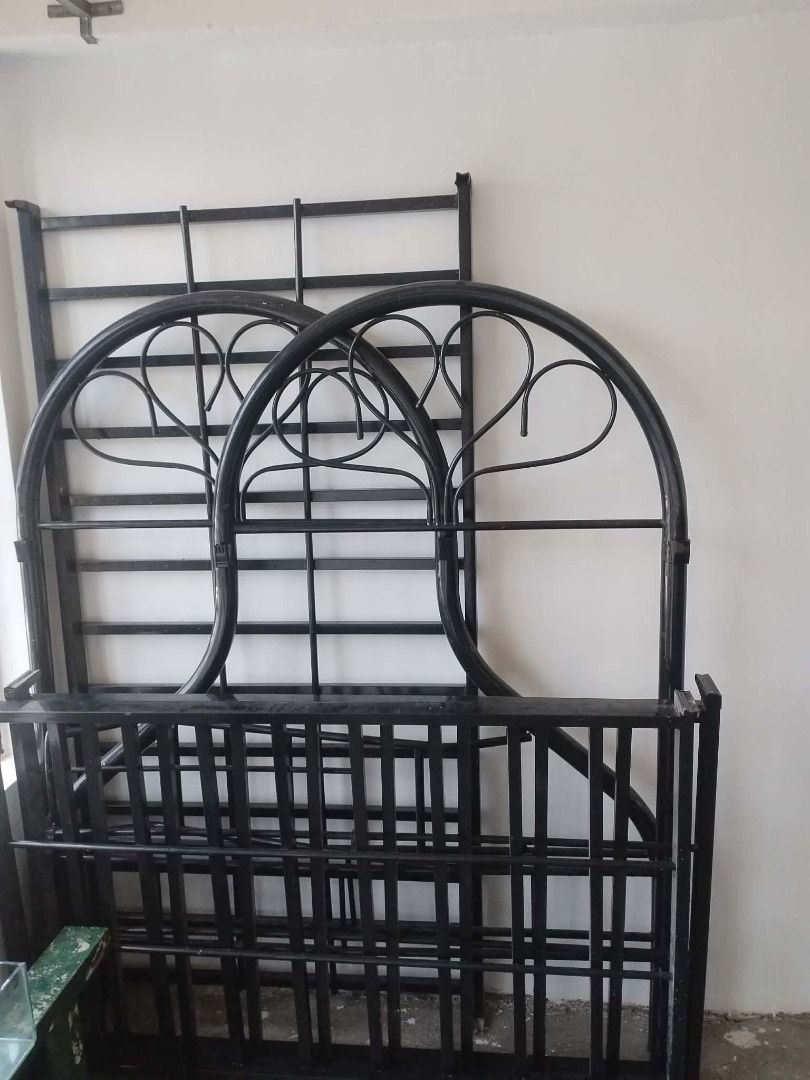 double deck (Category: Bedding & Towels) located in Caloocan City. Submitted by kiefergar708700 (Listing ID 1469739848, Image 2). Description: double deck single top queen bottom frame only still nego.