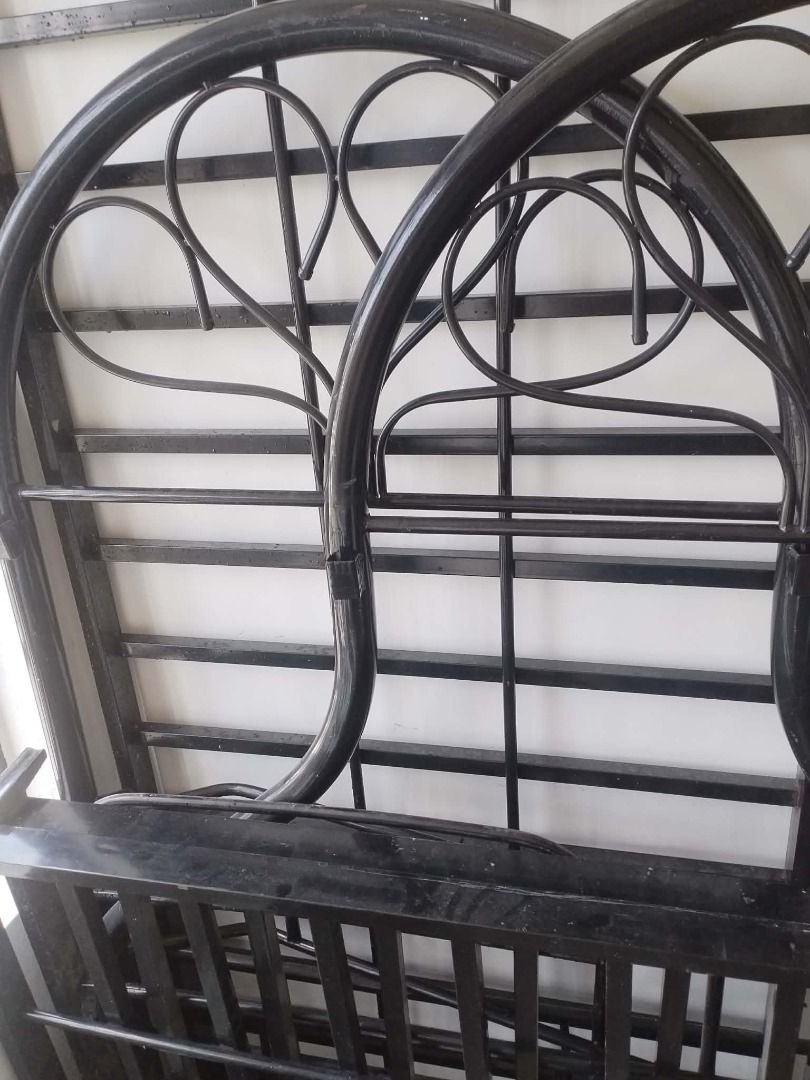 double deck (Category: Bedding & Towels) located in Caloocan City. Submitted by kiefergar708700 (Listing ID 1469739848, Image 3). Description: double deck single top queen bottom frame only still nego.