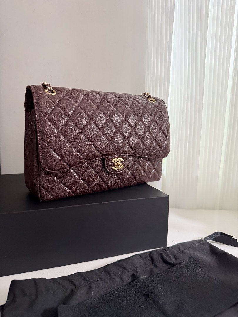 Double Flap 30cm (Category: Cross-body Bags) located in Marikina City. Submitted by littlesol.collection (Listing ID 1469582372, Image 1). Description: Used Once (Like Bnew).