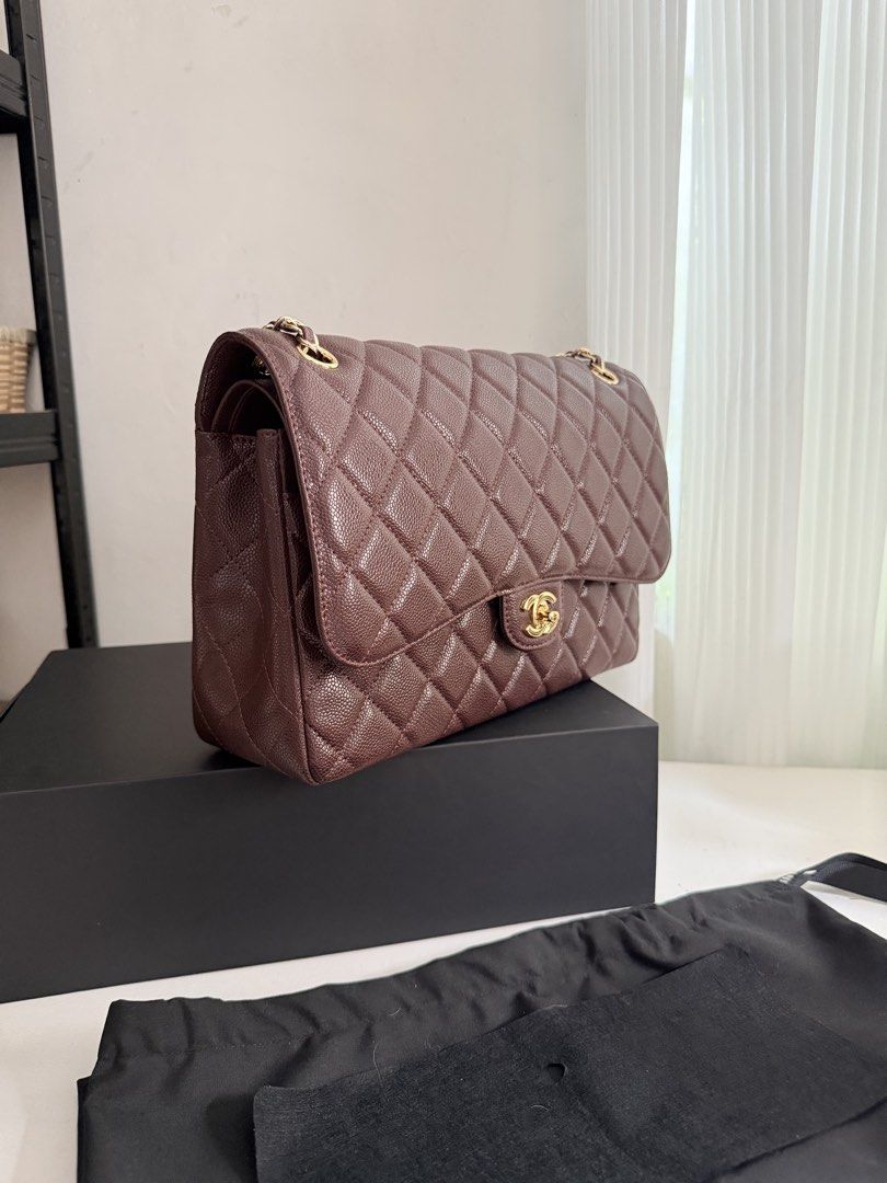 Double Flap 30cm (Category: Cross-body Bags) located in Marikina City. Submitted by littlesol.collection (Listing ID 1469582372, Image 2). Description: Used Once (Like Bnew).