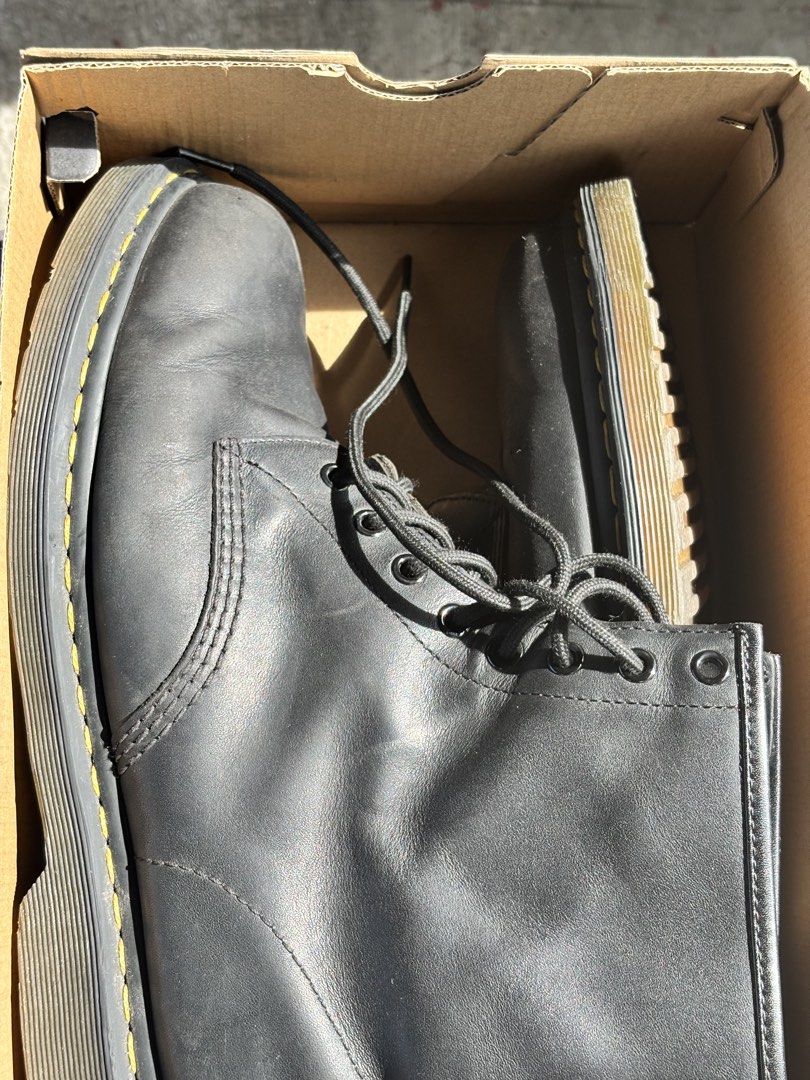 DR. MARTENS BOOTS ORIGINAL (Category: Boots) located in Manila. Submitted by stellarmadness (Listing ID 1469613099, Image 2). Description: .
