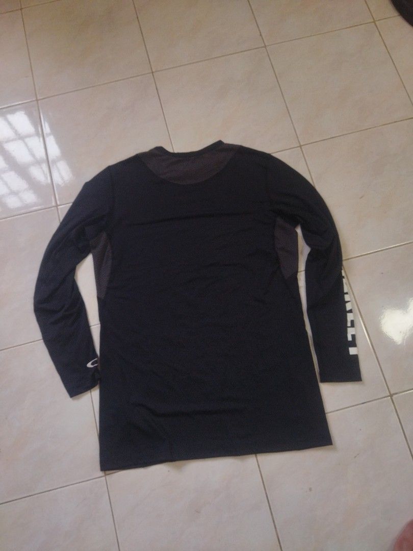 DRIFIT OAKLEY LONG SLEEVE (Category: Swim Top & Rash Guards) located in San Pablo. Submitted by kuya_tats420 (Listing ID 1469641946, Image 2). Description: NO ISSUE NEED WASH SIZE, 17.8X27.5 PM ME 📩.