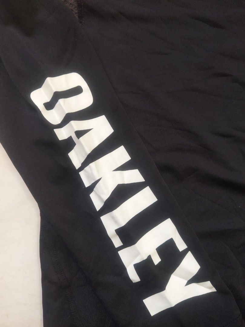 DRIFIT OAKLEY LONG SLEEVE (Category: Swim Top & Rash Guards) located in San Pablo. Submitted by kuya_tats420 (Listing ID 1469641946, Image 3). Description: NO ISSUE NEED WASH SIZE, 17.8X27.5 PM ME 📩.