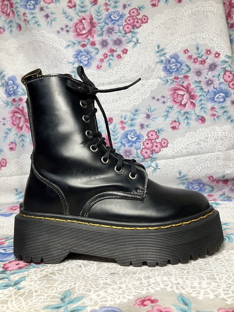 dr.martens JADON SMOOTH LEATHER ZIP PLATFORM BOOTS (Category: Boots) located in General Mariano Alvarez. Submitted by adonid (Listing ID 1469616437, Image 1). Description: DR.MARTENS JADON SMOOTH LEATHER ZIP PLATFORM BOOTS GOOD CONDITION NORMAL SIGN OF USAGE ONLY SIZE: 5.5 WOMEN.