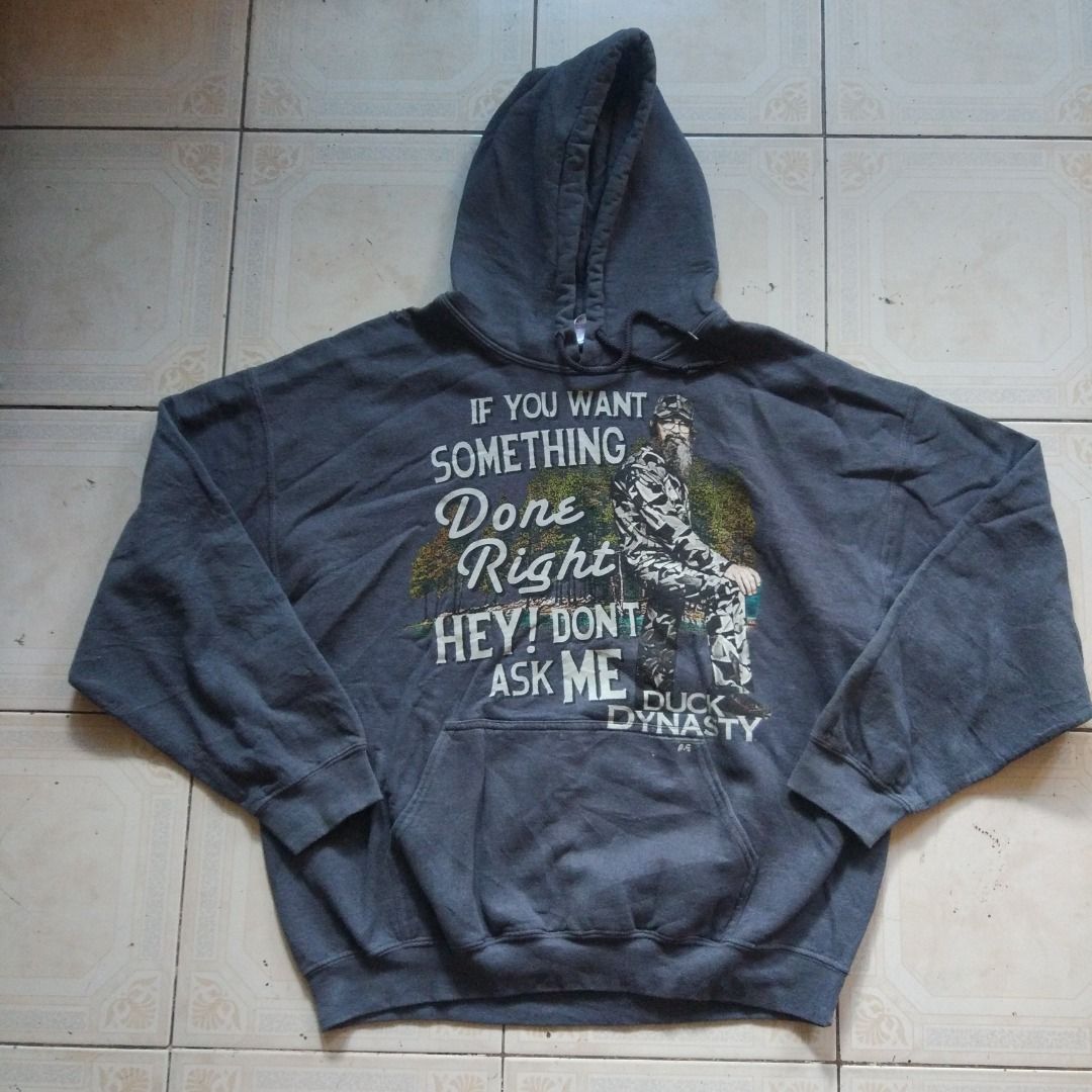 Duck Dynasty Hoodie XL (Category: Coats, Jackets and Outerwear) located in Pasay City. Submitted by denimdude.ph (Listing ID 1469652255, Image 1). Description: hole at shoulder and white marks, last pics.