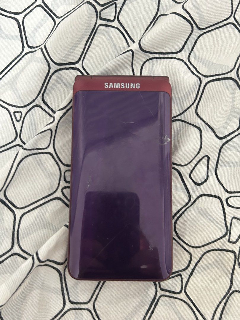 (Dupe) Samsung Folder 2 (Flip Phone) (Category: Samsung) located in Cebu City. Submitted by faithmacoto (Listing ID 1469699229, Image 2). Description: Has cracks but the touchscreen works well. Does not hinder the performance of the phone Has 2 batteries 1 micro usb charger 1 micro usb headphones You need to insert a micro sd card Camera quality is decent It can Call Text Spotify You can use fb but it’s highly discouraged because it gets laggy Po