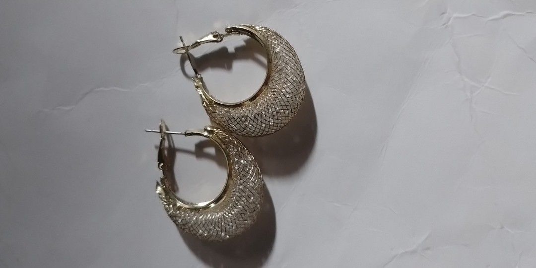Earrings for women (Category: Earrings) located in Batangas. Submitted by zenrez_shop (Listing ID 1469639677, Image 3). Description: Perfect for parties birthdays and date nights..