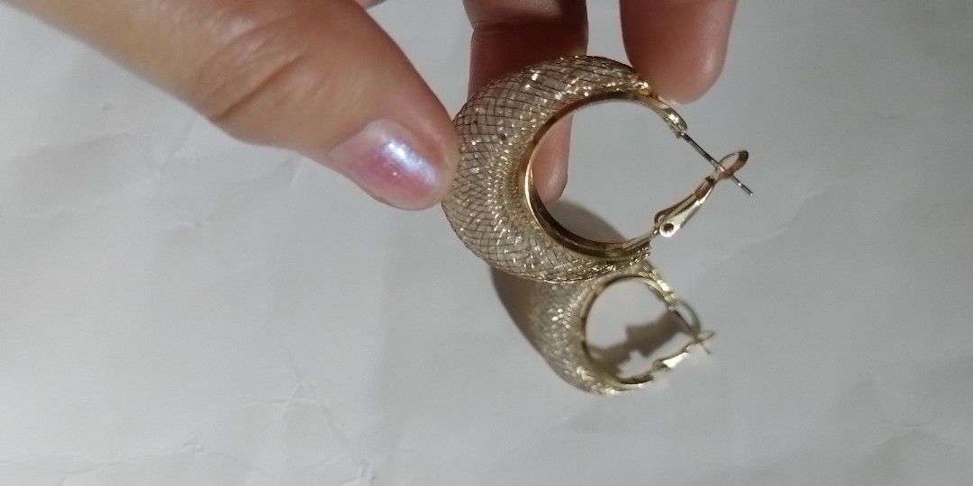 Earrings for women (Category: Earrings) located in Batangas. Submitted by zenrez_shop (Listing ID 1469639677, Image 2). Description: Perfect for parties birthdays and date nights..