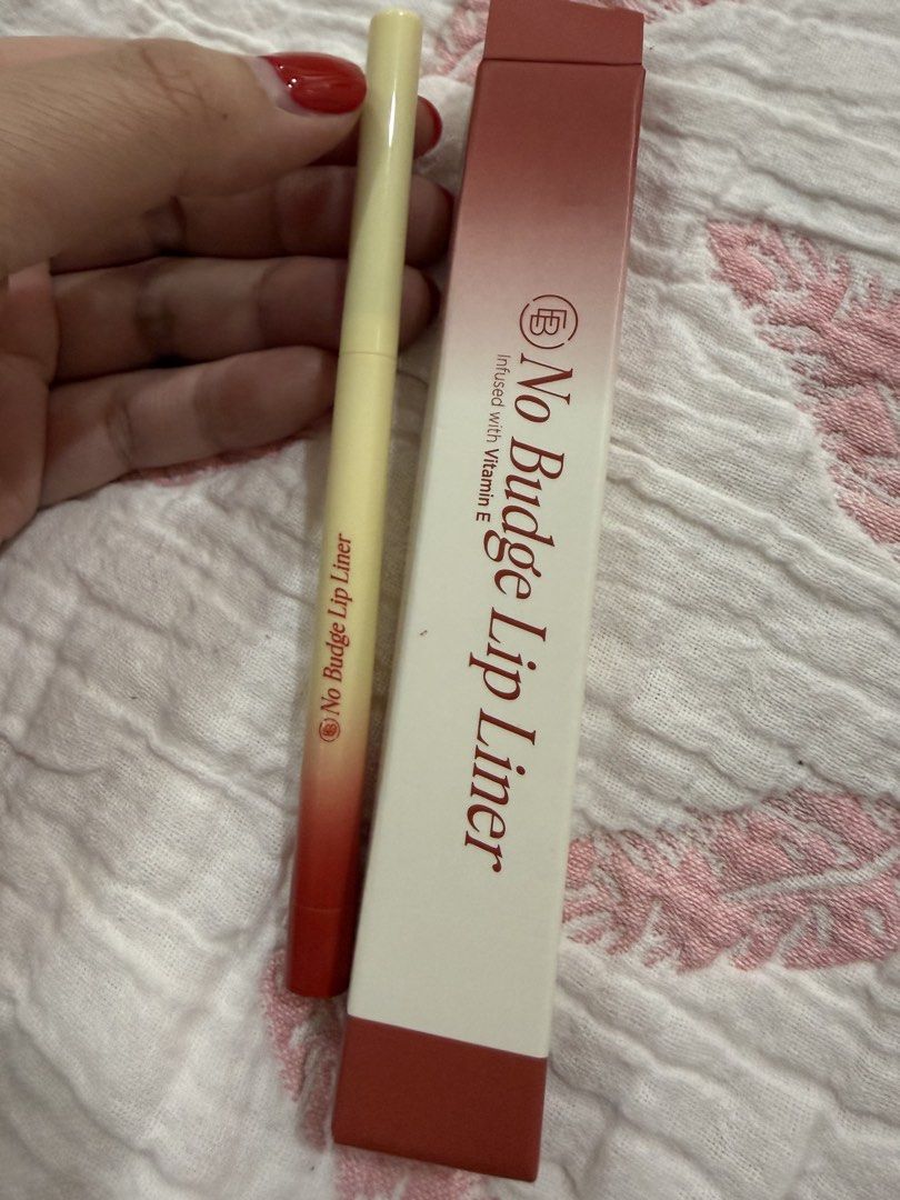 EB No Budge Lip Liner 0.25g (Category: Makeup) located in Quezon City. Submitted by beautycallph (Listing ID 1469644354, Image 1). Description: Extra lip liner .