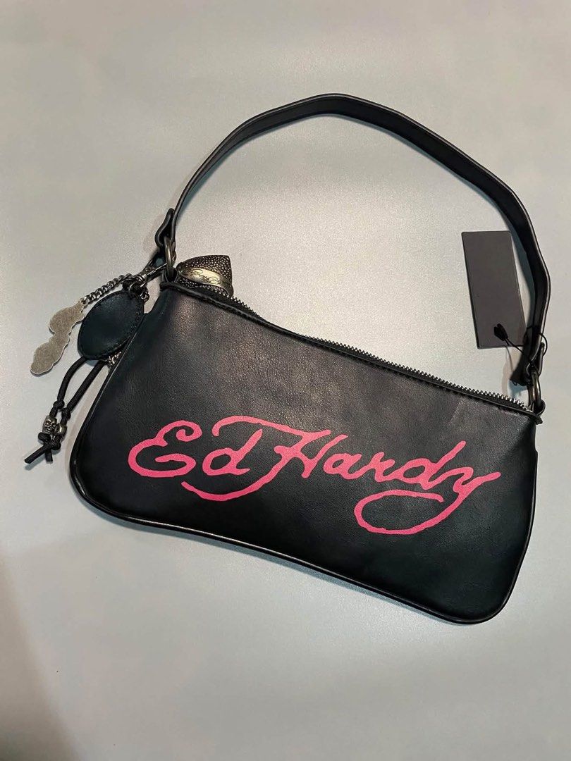ED HARDY ALIVE WOLVES (Category: Shoulder Bags) located in Manila. Submitted by hollacita (Listing ID 1469647451, Image 2). Description: BRAND NEW.