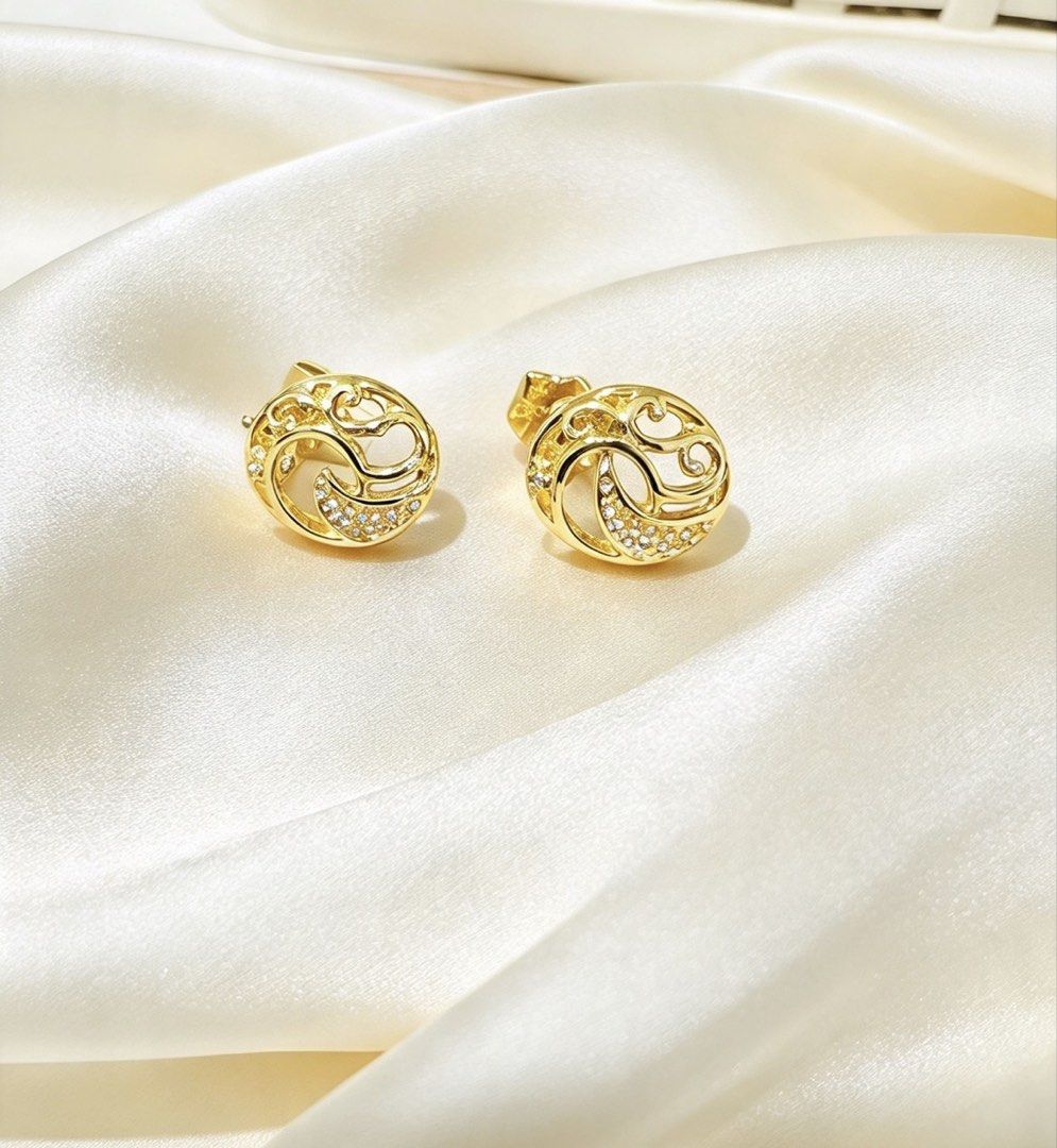 Elegant stainless gold stud earrings (Category: Earrings) located in Lipa City. Submitted by cherryacosta_cherryacosta30 (Listing ID 1469644130, Image 1). Description: 🌟 Elegant Stainless Gold Stud Earrings for Women ✨ Perfect for Any Occasion Elevate your style with these elegant stainless gold stud earrings. Designed as a fashionable jewelry accessory, they add a touch of sophistication to any outfit. Ideal for women who appreciate timeless el
