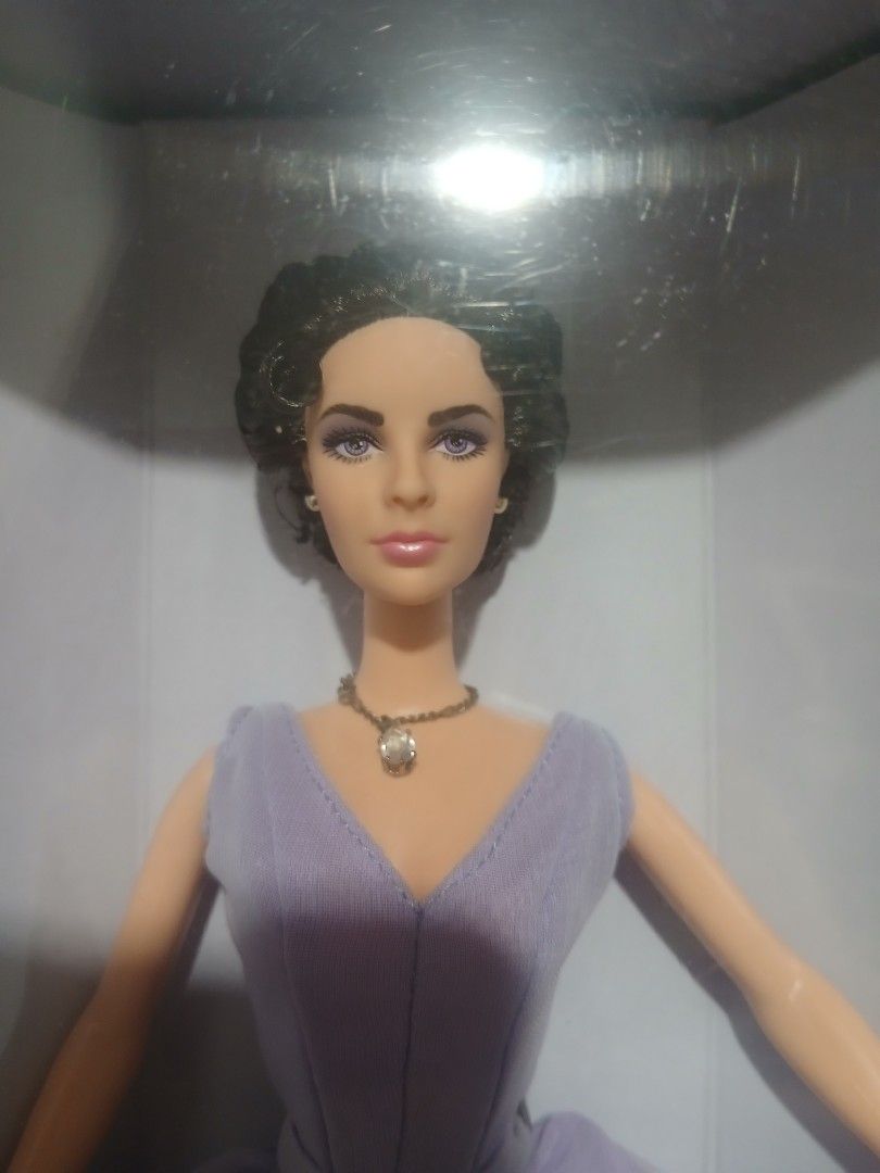 Elizabeth Taylor White Diamonds Special Edition Doll (Category: Figurines & Statues) located in Subic. Submitted by frncnjntmr22 (Listing ID 1469730505, Image 2). Description: has little torn on the back of the box see photo..