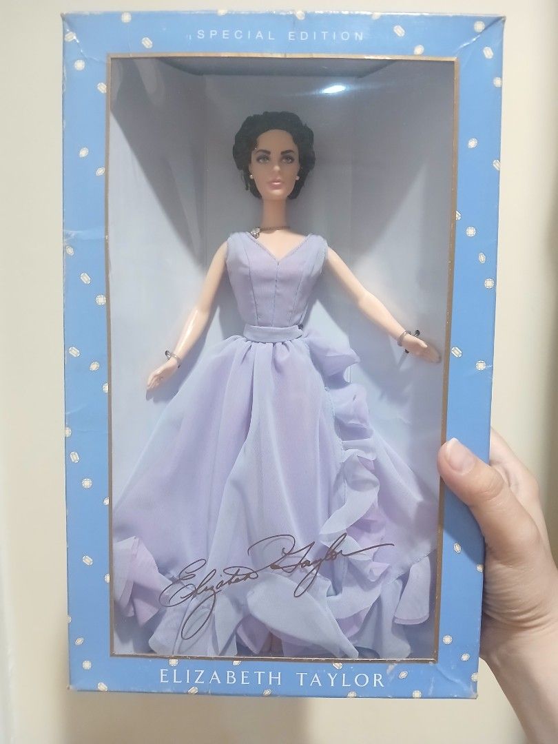 Elizabeth Taylor White Diamonds Special Edition Doll (Category: Figurines & Statues) located in Subic. Submitted by frncnjntmr22 (Listing ID 1469730505, Image 1). Description: has little torn on the back of the box see photo..