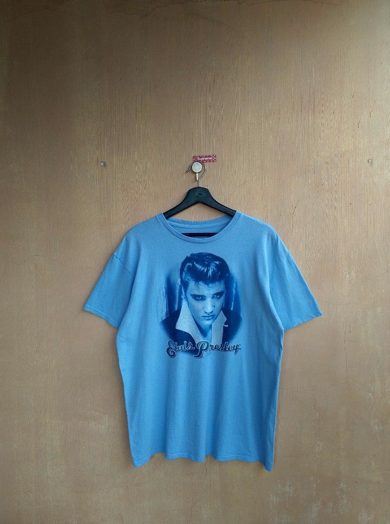 Elvis Presley T shirt (Category: Tshirts & Polo Shirts ) located in Lipa City. Submitted by MEECHYTWO2TWO (Listing ID 1469641769, Image 3). Description: •ELVIS PRESLEY T SHIRT - Size: Large - Width: 21 / Length: 28 - Location: Lipa City, Batangas - Excellent condition - Color rate: 9.8/10 - Additional sf +75 - Mop: GCASH/NO COD - Payment first tomorrow will be shipped.