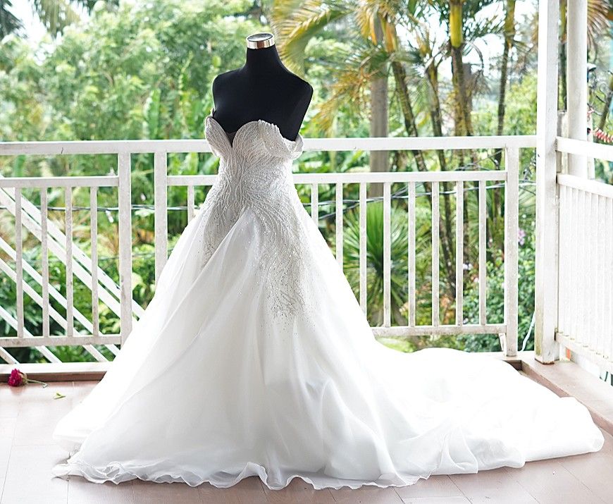 Embroidered with Beads Wedding Gown Long Train (Category: Evening dresses & gowns) located in Manila. Submitted by lndsyjycbe98167 (Listing ID 1469603588, Image 3). Description: Last price 13k ‼️ 26k orig price WEDDING GOWN FOR SALE 👰🏻‍♀️💍 Selling my customized beautiful wedding gown. RFS: No storage * Size ( Bust: 34 1/2 | Waist: 28) * Embroidered with beads * Zipper at the back * Detachable off-shoulder sleeves for reception look * Pocket bo