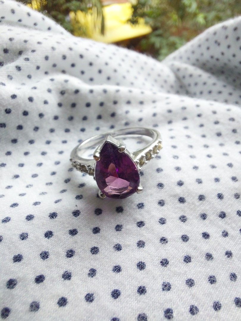 Engagement ring (Category: Rings) located in Baguio. Submitted by h4zz4thriftsy2k (Listing ID 1469595903, Image 1). Description: Very nice in actual Sterling silver.