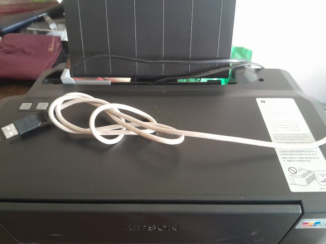 EPson Injjet printer (used) (Category: Printers, Scanners & Copiers) located in Makati City. Submitted by mylynmylyn (Listing ID 1469621288, Image 1). Description: purchase last June 2026 No issue area-Palanan Makati.