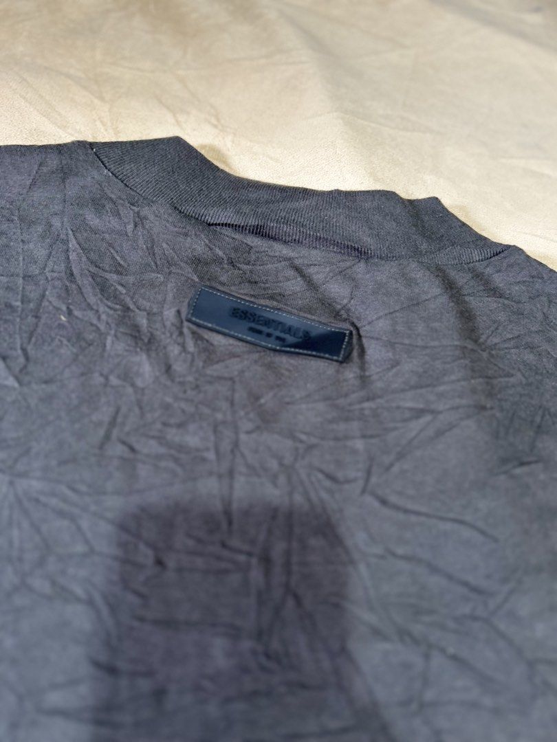 Essential tee (Category: Tshirts & Polo Shirts ) located in Davao. Submitted by scorp5 (Listing ID 1469612315, Image 3). Description: Like new condition Medium men or women Dimes w21 L 27 Small on tag.
