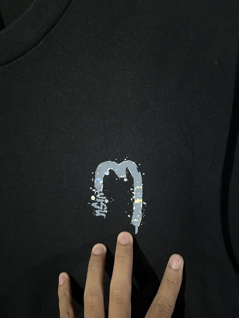 Evisu brush daicock (Category: Tshirts & Polo Shirts ) located in San Mateo. Submitted by street_rev (Listing ID 1469684099, Image 3). Description: 28 x 22 xl on tag.