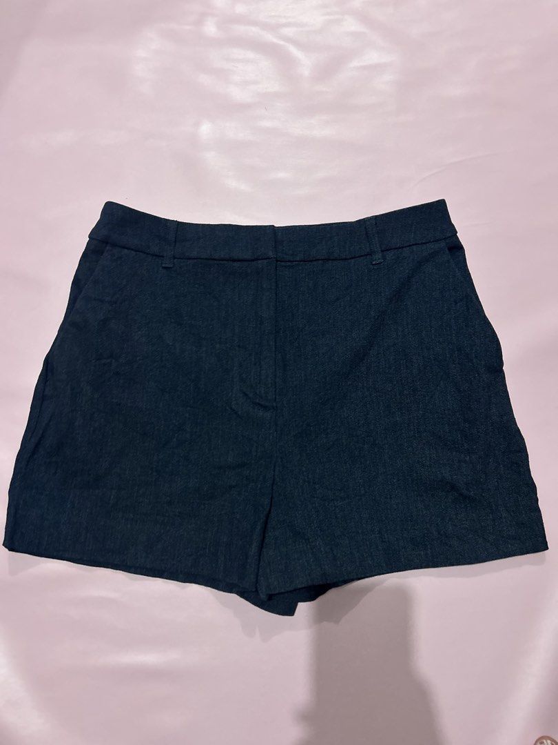 Express Chino Short (Category: Activewear) located in Manila. Submitted by chen_clybelles (Listing ID 1469709844, Image 1). Description: .