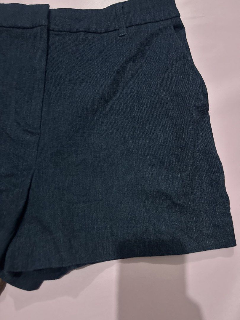 Express Chino Short (Category: Activewear) located in Manila. Submitted by chen_clybelles (Listing ID 1469709844, Image 2). Description: .