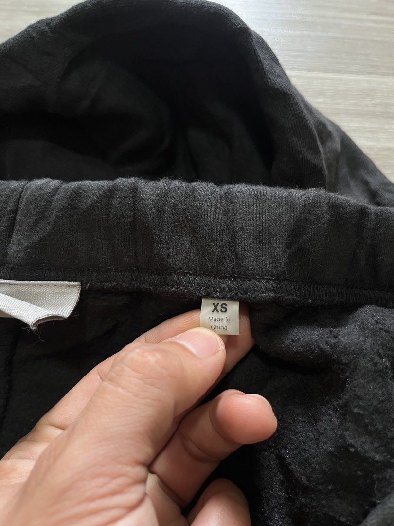 Fear of God Essentials (Category: Joggers) located in Calamba. Submitted by emjaythrift (Listing ID 1469646558, Image 3). Description: ESSENTIALS X FEAR OF GOD ° Size: Xsmall ° Width: 28-32 ° Length: 39 ° Leg Opening: 5 ° Color Rate: 9.3/10 ° Issue: ❌ ° Excellent Condition ° See comm for other pictures.