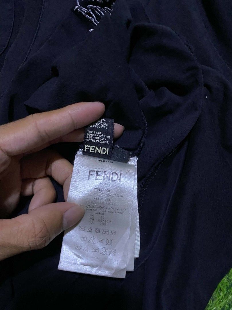 Fendi Karl Lagerfeld Black Graphic Tee Size 52 (Category: Tshirts & Polo Shirts ) located in Manila. Submitted by franzenbal30332 (Listing ID 1469713680, Image 3). Description: FENDI SIZE L WIDTH - 20.5 LENGTH - 29 COLOR RATE 9.0 EXCELLENT CONDI NO ISSUE.