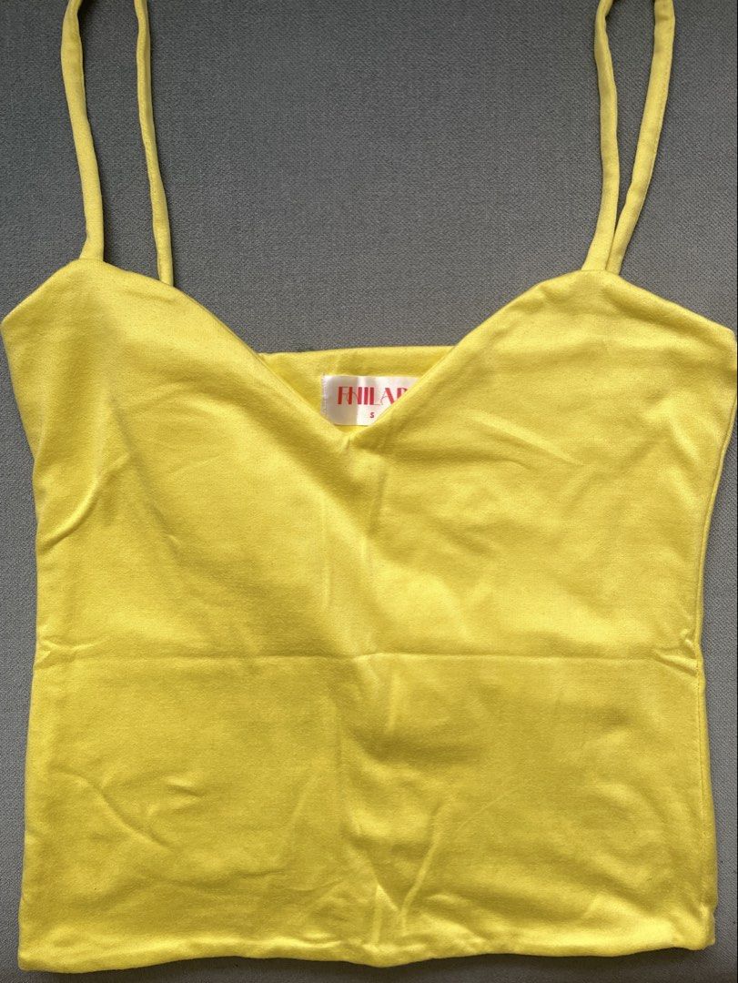 fhilar v-cut cotton top (Category: Sleeveless) located in Manila. Submitted by happymoon_0ae0c8 (Listing ID 1469655985, Image 1). Description: - xs to s - negotiable .