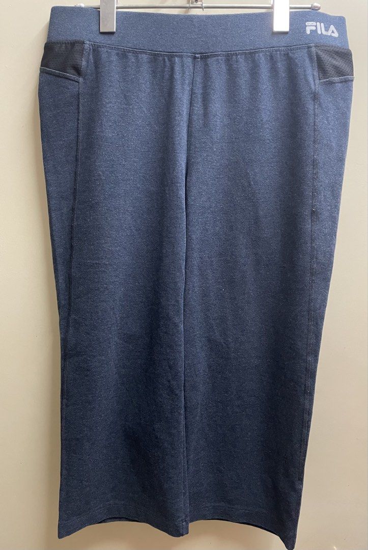 Fila Athletic Capri Leggings (Category: Activewear) located in Manila. Submitted by lazythrifter.ph (Listing ID 1469592297, Image 1). Description: Color: Blue Size: M Waist: 16” Waist to crotch: 9” Inseam: 19.25”.