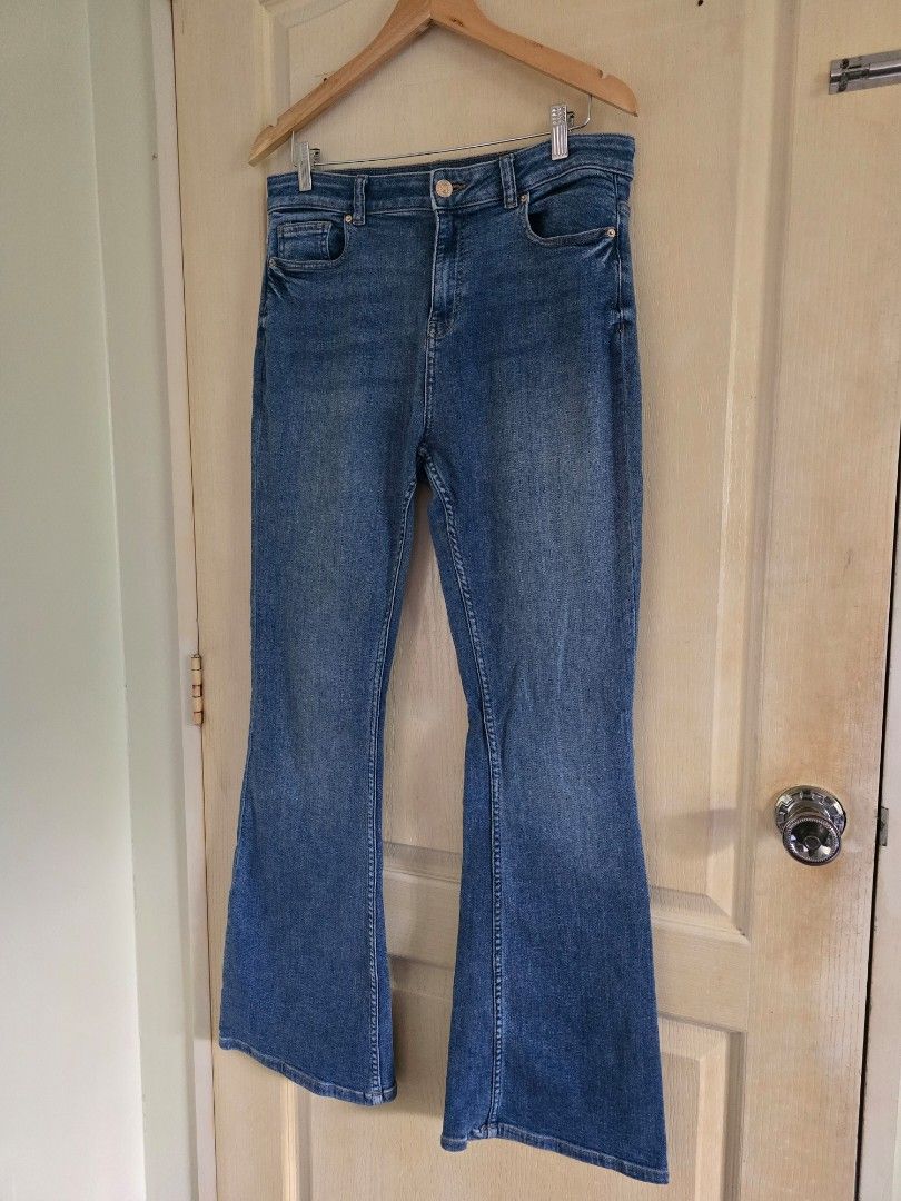 Flare Denim Pants (Category: Jeans) located in Cavite. Submitted by rydes_clo (Listing ID 1469649407, Image 3). Description: ang ganda neto as in para kang barbie bagay sa lahat ng suot good for xl girlies.