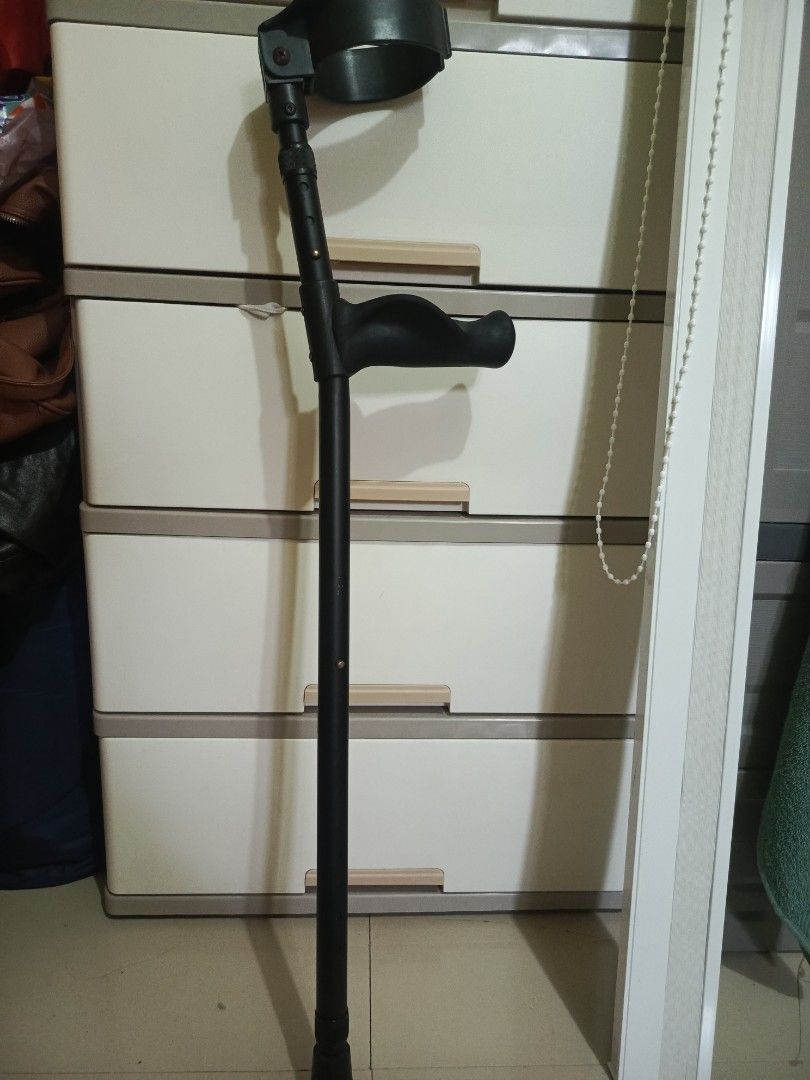 Flexyfoot Comfort Grip Double Adjustable Crutch Black Left Single (Category: Braces, Support & Protection) located in Irosin. Submitted by whanchore55263 (Listing ID 1469592500, Image 1). Description: - Brand: Flexyfoot - Type: Double adjustable crutch (Left side, single unit) - Color: Black - Ergonomic handle for comfortable grip - Closed cuff for secure arm support - Easily adjustable height with push pins - Stable rubber tip for traction - Con