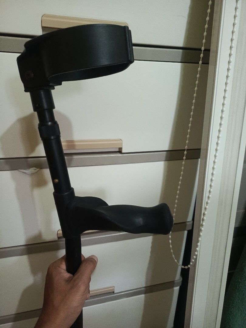 Flexyfoot Comfort Grip Double Adjustable Crutch Black Left Single (Category: Braces, Support & Protection) located in Irosin. Submitted by whanchore55263 (Listing ID 1469592500, Image 2). Description: - Brand: Flexyfoot - Type: Double adjustable crutch (Left side, single unit) - Color: Black - Ergonomic handle for comfortable grip - Closed cuff for secure arm support - Easily adjustable height with push pins - Stable rubber tip for traction - Con