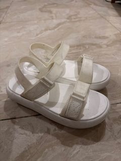 (Category: ) located in . Submitted by TrendyBoutique.ph (Listing ID 1469667991, Image 1). Description: .