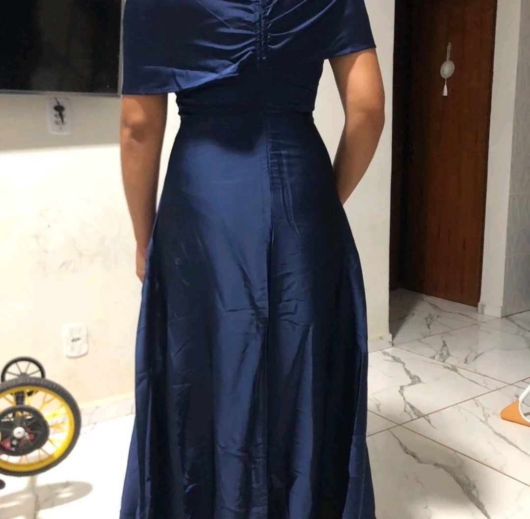 Floor Length Navy Blue Dress (Category: Dresses) located in Quezon City. Submitted by jenmondz (Listing ID 1469594916, Image 3). Description: Size medium RFS: Hindi nagkasya Sakin KC size large pla ako with tag pa. Brand New Shein.