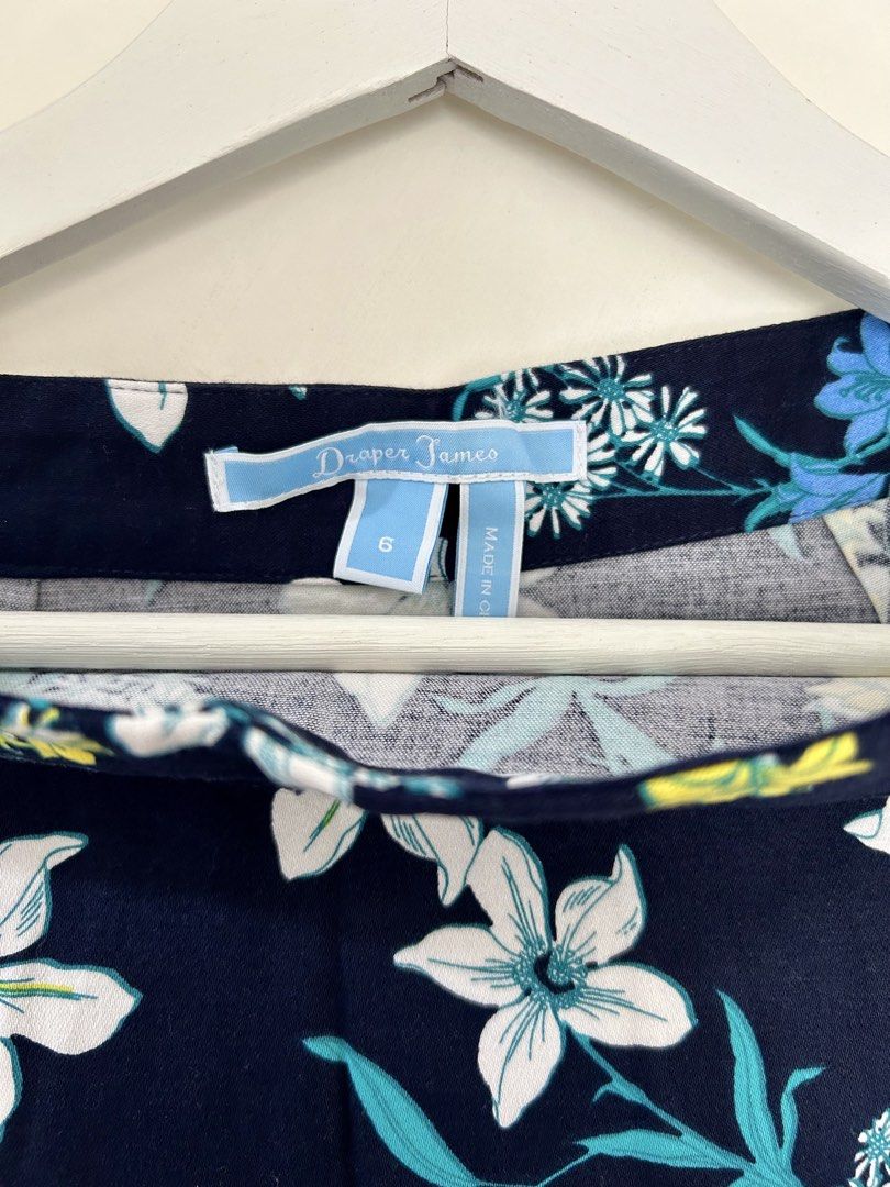 Floral mini skirt (Category: Skirts) located in Manila. Submitted by isabelle_1104 (Listing ID 1469644801, Image 2). Description: .