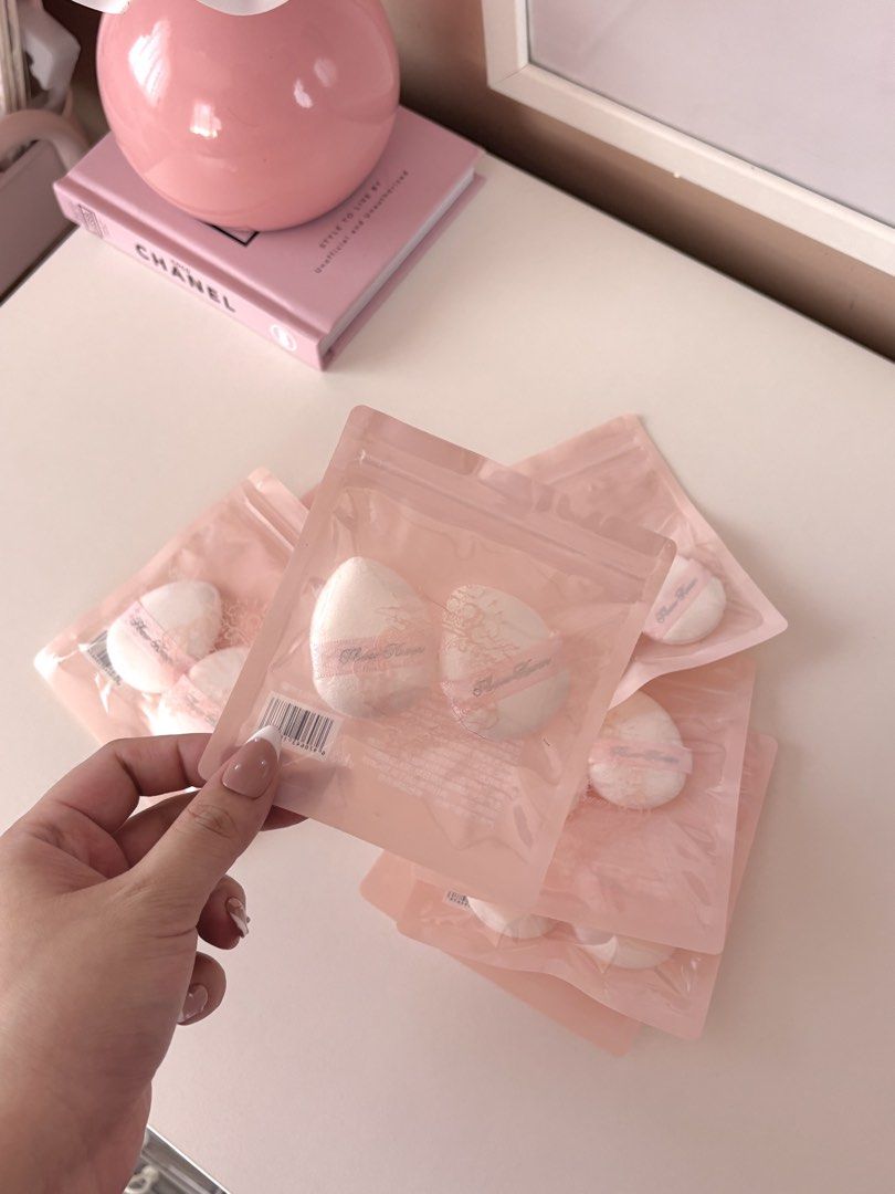 flower knows mini makeup puff (Category: Makeup) located in Muntinlupa City. Submitted by pinkgurlyyy (Listing ID 1469657293, Image 1). Description: 50 each.