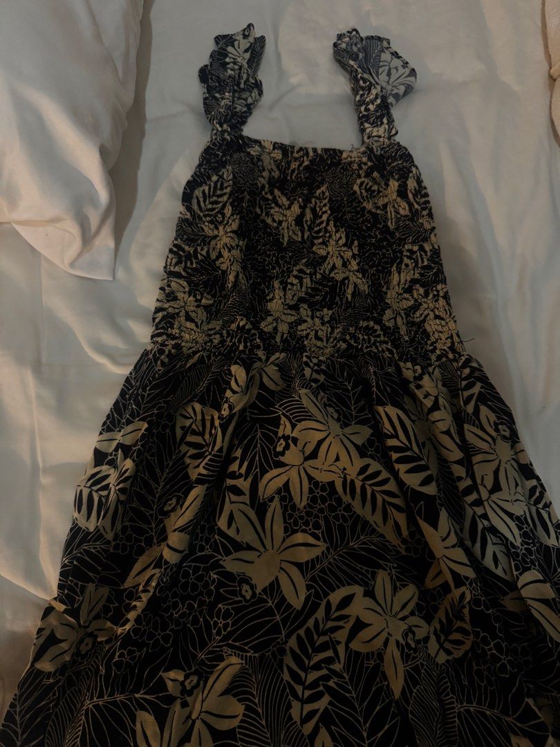 Flowy sundress (Category: Dresses) located in Manila. Submitted by emilyclothes.usa (Listing ID 1469674970, Image 1). Description: .